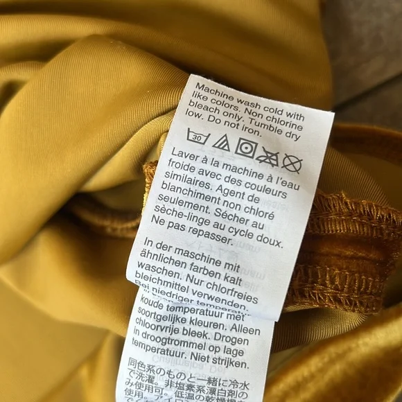 (S) Madewell Women’s Gold Velvet Blouse - Picture 6 of 9